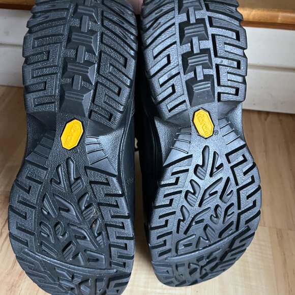 UGG Black Felton Boots - Picture 4 of 5